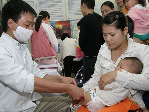 5 quan điểm sai lầm khi tiêm vaccine khiến nguy cơ dịch bùng phát - Ảnh 1.