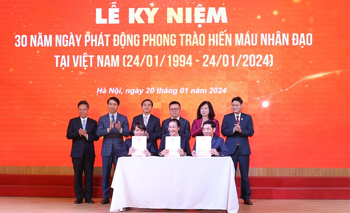 Bộ trưởng Đào Hồng Lan: Nhờ nguồn máu an toàn, chất lượng, ngành y tế đã triển khai thành công nhiều kỹ thuật mới - Ảnh 8.