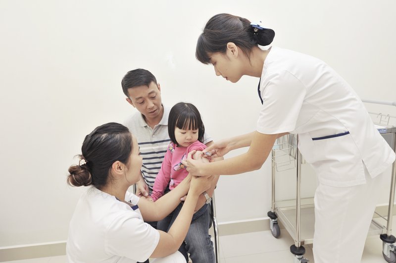 Hệ lụy khi tiêm vaccine không đúng lịch - Ảnh 3.