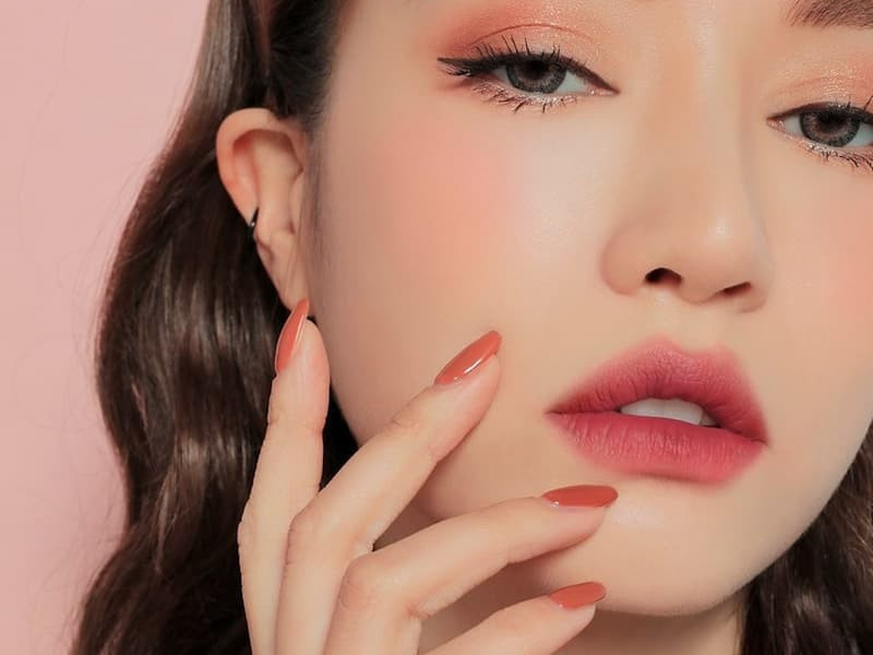 Môi thâm, tô son thế nào để lên màu đẹp?- Ảnh 3. Môi thâm, tô son thế nào để lên màu đẹp?- Ảnh 3.