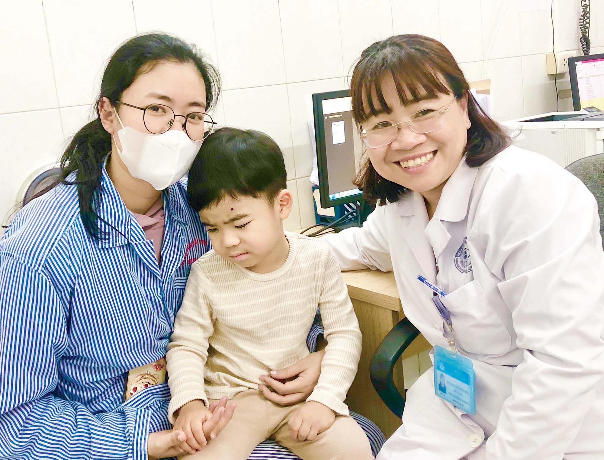 Bệnh viện Mắt Trung ương có đơn vị ung bướu mắt đầu tiên trong cả nước: Mở ra chân trời mới trong hành trình giữ lại nguồn sáng cho bệnh nhân- Ảnh 2. Bệnh viện Mắt Trung ương có đơn vị ung bướu mắt đầu tiên trong cả nước: Mở ra chân trời mới trong hành trình giữ lại nguồn sáng cho bệnh nhân- Ảnh 2.