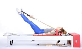 Bài tập pilates giúp chân thon, thẳng tắp- Ảnh 1.