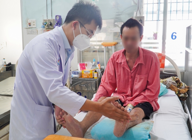Tái tạo xương cho bệnh nhân bị gãy hở nhiễm trùng bằng công nghệ 3D Titan dạng lưới- Ảnh 1. Tái tạo xương cho bệnh nhân bị gãy hở nhiễm trùng bằng công nghệ 3D Titan dạng lưới- Ảnh 1.
