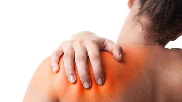 Đối tượng hay bị chấn thương khớp vai là những người hay chơi thể thao với các môn phổ biến như bơi lội, quần vợt, bóng chuyền, bóng rổ, cầu lông, tập thể hình, đánh golf Đối tượng hay bị chấn thương khớp vai là những người hay chơi thể thao với các môn phổ biến như bơi lội, quần vợt, bóng chuyền, bóng rổ, cầu lông, tập thể hình, đánh golf