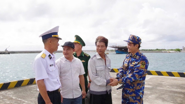 Quân y đảo Trường Sa điều trị thành công cho ngư dân bị chấn động não- Ảnh 1. Quân y đảo Trường Sa điều trị thành công cho ngư dân bị chấn động não- Ảnh 1.