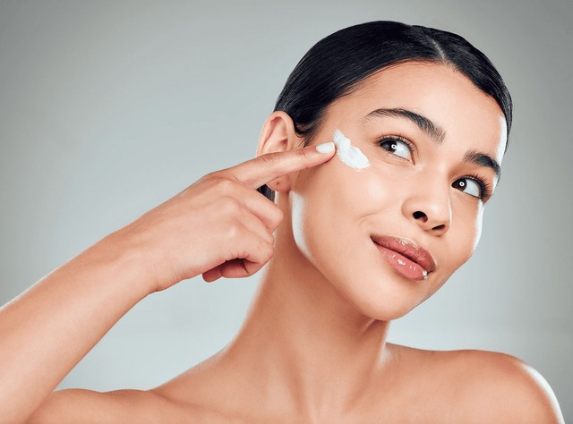 5 tiêu chí quan trọng nhất khi chọn kem chống nắng cho da mặt- Ảnh 1. 5 tiêu chí quan trọng nhất khi chọn kem chống nắng cho da mặt- Ảnh 1.