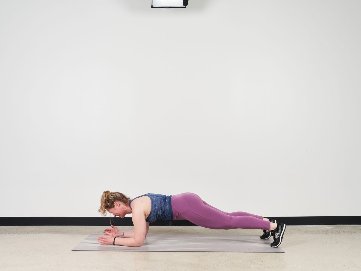 Bài tập cơ bụng nào giúp giảm mỡ bụng nhanh hơn?- Ảnh 2. Exactly How To Do a Plank: Technique, Mistakes, and Variations