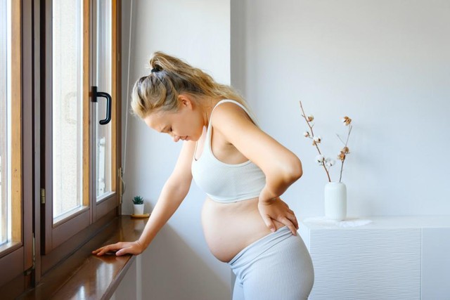 6 mẹo an toàn giúp giảm đau lưng khi mang thai- Ảnh 1. 6 mẹo an toàn giúp giảm đau lưng khi mang thai- Ảnh 1.