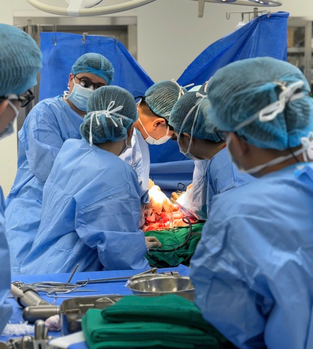 Hồi sinh đồng đội từ món quà vô giá của người hiến tạng- Ảnh 1. Hồi sinh đồng đội từ món quà vô giá của người hiến tạng- Ảnh 1.