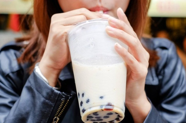 Trà sữa và nguy cơ gây tiểu đường, béo phì ở người trẻ- Ảnh 1. Trà sữa và nguy cơ gây tiểu đường, béo phì ở người trẻ- Ảnh 1.