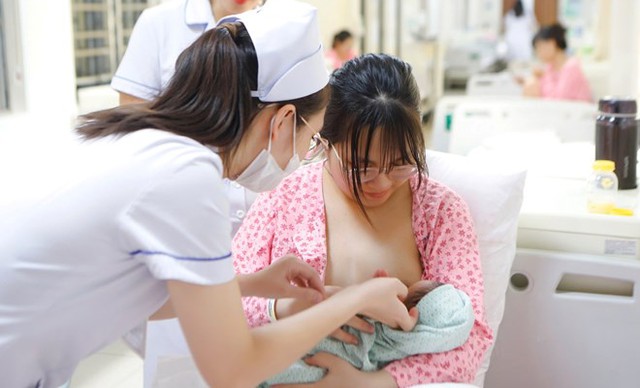 Tuần lễ Thế giới Nuôi con bằng sữa mẹ 2025: Lan tỏa thông điệp yêu thương từ dòng sữa mẹ- Ảnh 2. Tuần lễ Thế giới Nuôi con bằng sữa mẹ 2025: Lan tỏa thông điệp yêu thương từ dòng sữa mẹ- Ảnh 2.