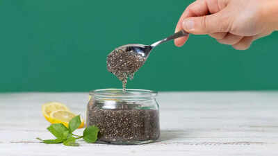 Mách bạn cách làm 7 loại mặt nạ hạt chia giúp da sáng mịn- Ảnh 1. Hạt chia cho da: 7 mặt nạ hạt chia tự chế cho 'mục tiêu làn da sáng mịn'