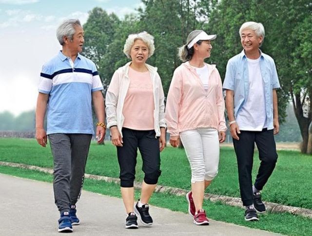 Các bài tập tốt nhất cho người già- Ảnh 1. Đi bộ càng nhiều sống càng thọ? Sau 45 tuổi, chăm làm 3 điều này còn khỏe hơn cả đi bộ
