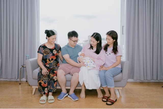 Khi sữa mẹ trở thành 'cầu nối yêu thương' trong gia đình đa thế hệ- Ảnh 1. Khi sữa mẹ trở thành 'cầu nối yêu thương' trong gia đình đa thế hệ- Ảnh 1.