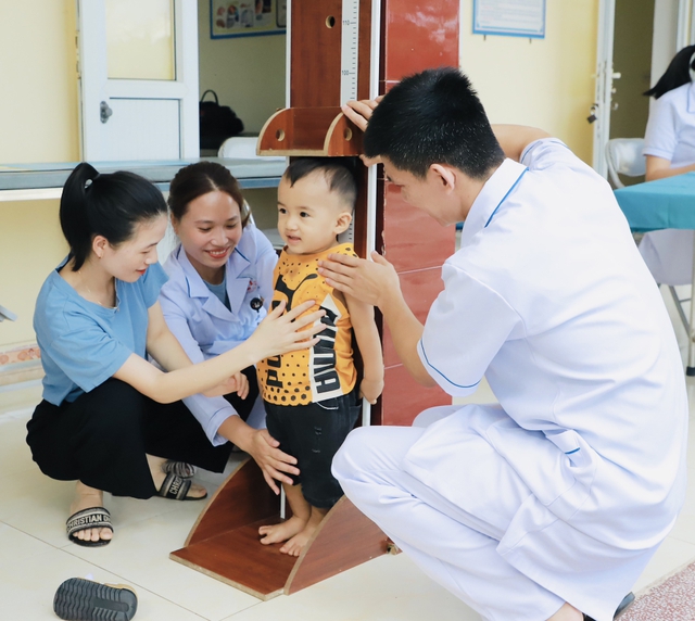 Chú trọng phòng, chống suy dinh dưỡng trẻ em vùng dân tộc thiểu số- Ảnh 1. Chú trọng phòng, chống suy dinh dưỡng trẻ em vùng dân tộc thiểu số- Ảnh 1.