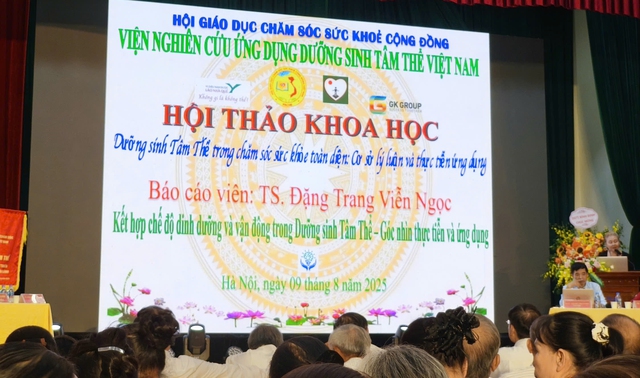 Diễn giả Lão Nhà Quê chia sẻ cách sống khỏe tại Hội nghị Dưỡng Sinh Tâm Thể- Ảnh 1. Diễn giả Lão Nhà Quê chia sẻ cách sống khỏe tại Hội nghị Dưỡng Sinh Tâm Thể- Ảnh 1.