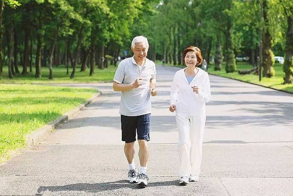 Đi bộ đúng cách giúp phòng ngừa biến cố tim mạch - Ảnh 1. Đi bộ đúng cách giúp phòng ngừa biến cố tim mạch - Ảnh 1.