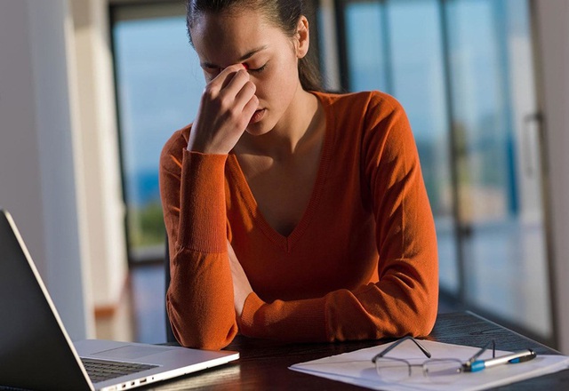 Mờ, khô và mỏi mắt, nên chọn thuốc nhỏ mắt như thế nào?- Ảnh 1. Mờ, khô và mỏi mắt, nên chọn thuốc nhỏ mắt như thế nào?- Ảnh 1.